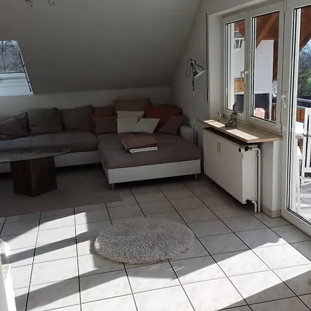 شقة Helle Schoene Dachgeschosswohnung Mit Balkon