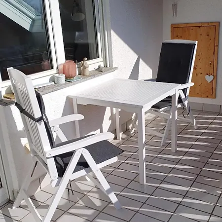 Helle Schoene Dachgeschosswohnung Mit Balkon
