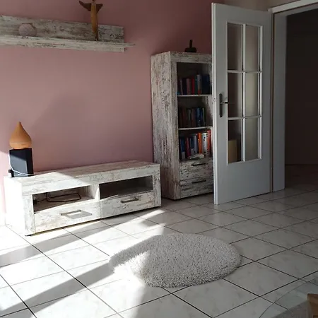 公寓 Helle Schoene Dachgeschosswohnung Mit Balkon 史塔卡赫