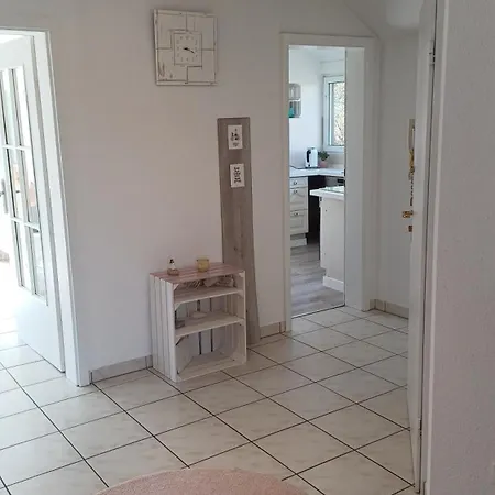 公寓 Helle Schoene Dachgeschosswohnung Mit Balkon 史塔卡赫