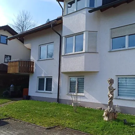 Helle Schoene Dachgeschosswohnung Mit Balkon شتوكاخ