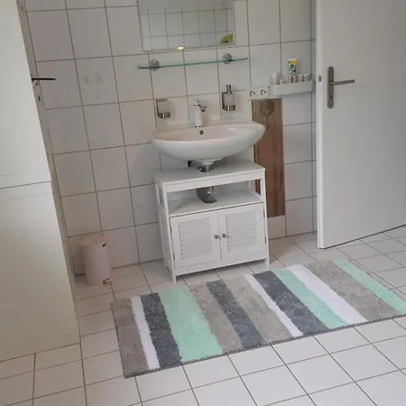 Helle Schoene Dachgeschosswohnung Mit Balkon شقة *