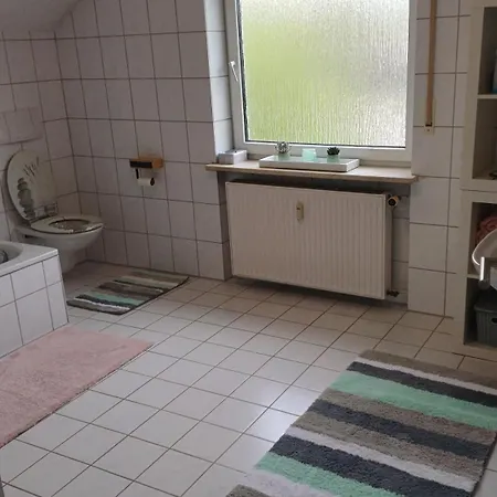 Helle Schoene Dachgeschosswohnung Mit Balkon 史塔卡赫