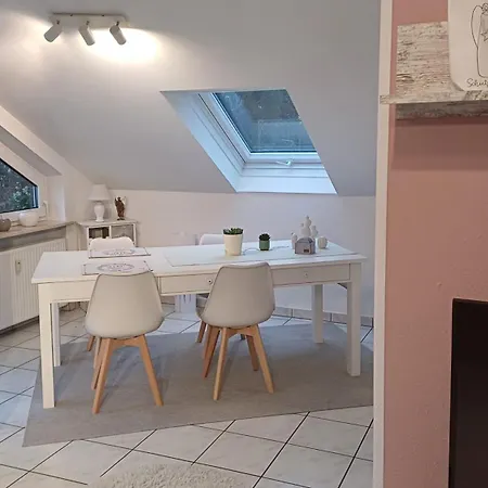 公寓 Helle Schoene Dachgeschosswohnung Mit Balkon