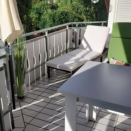 Helle Schoene Dachgeschosswohnung Mit Balkon 公寓