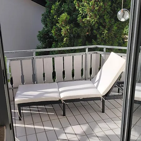 Helle Schoene Dachgeschosswohnung Mit Balkon *