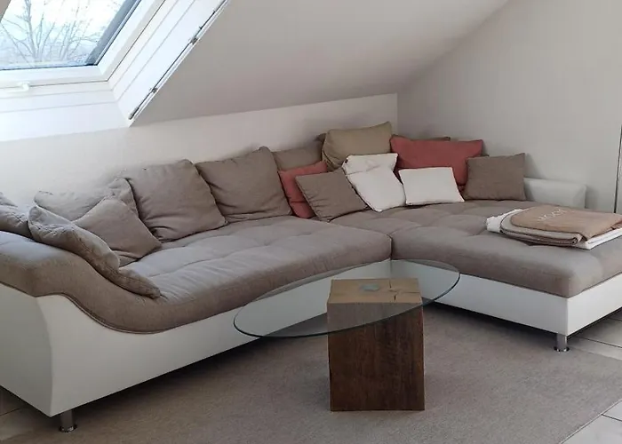 Helle Schoene Dachgeschosswohnung Mit Balkon *