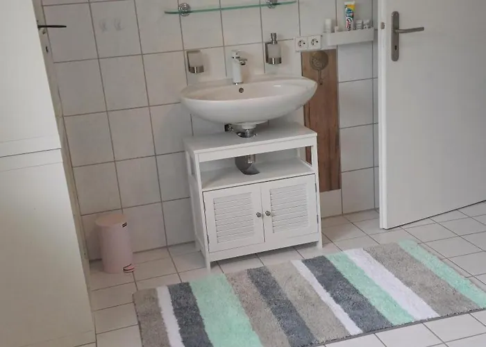 Helle Schoene Dachgeschosswohnung Mit Balkon Lejlighed *