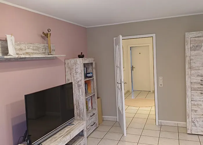 Helle Schoene Dachgeschosswohnung Mit Balkon *