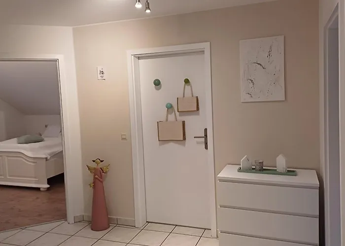 Helle Schoene Dachgeschosswohnung Mit Balkon Lejlighed *